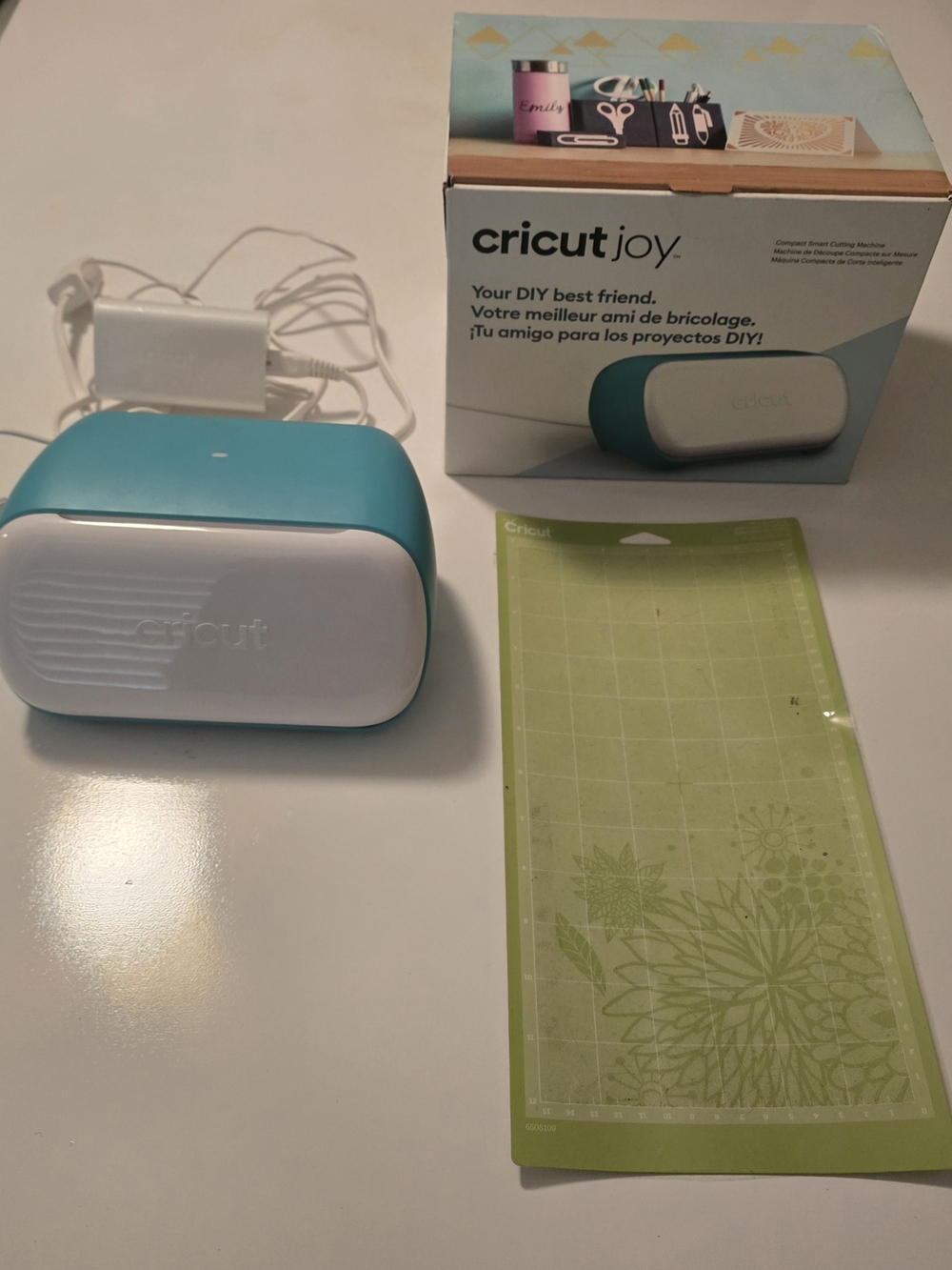 Cricut Joy Compact Cutting Machine - Teal and White